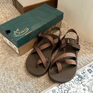 NWT men’s Chaco cloud sandals size 8